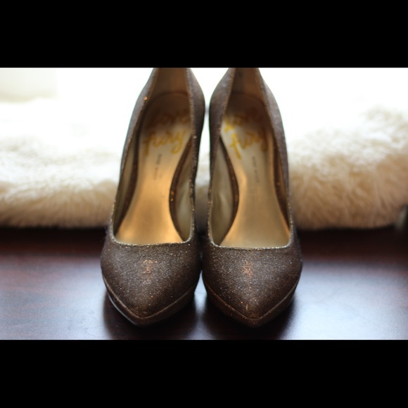 Beautiful sparkly heels perfect for any event - Picture 4 of 5